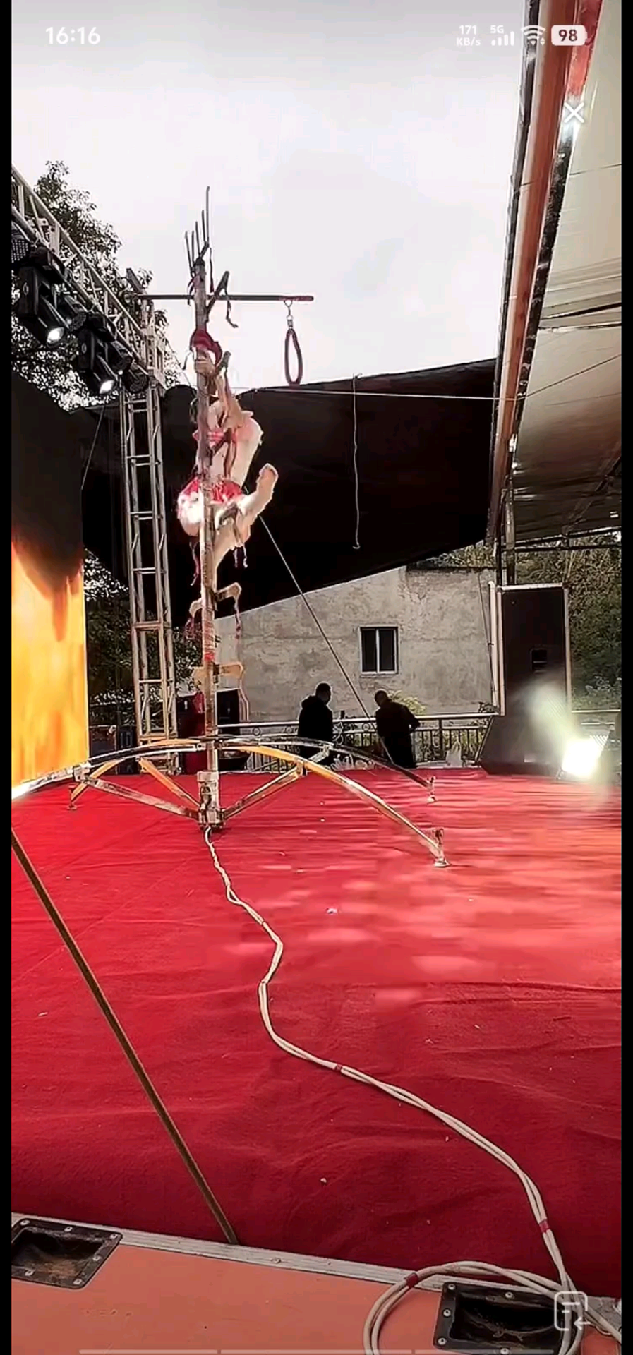 上刀下火海！精彩表演