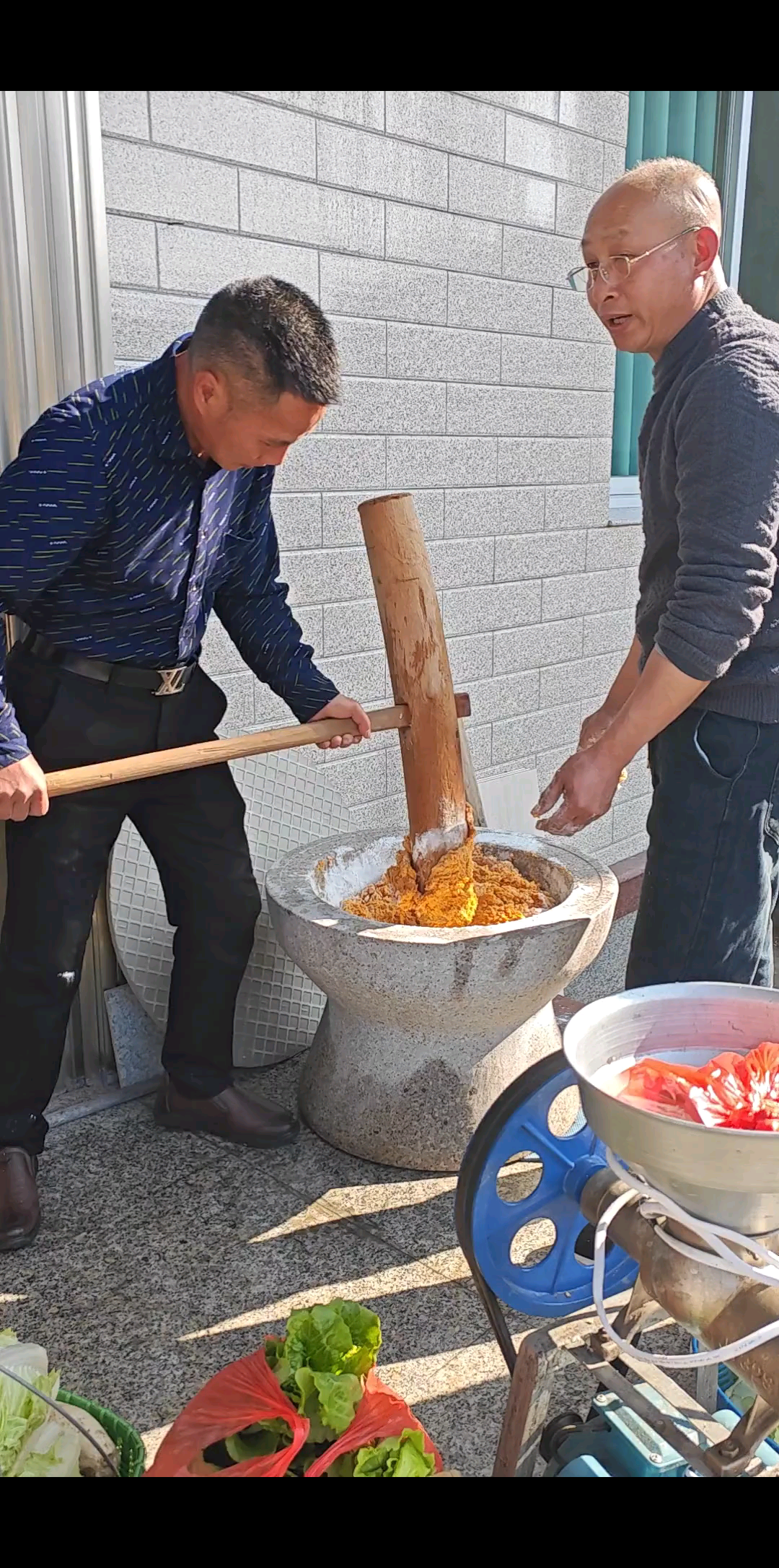 准备做三角粽，一种由