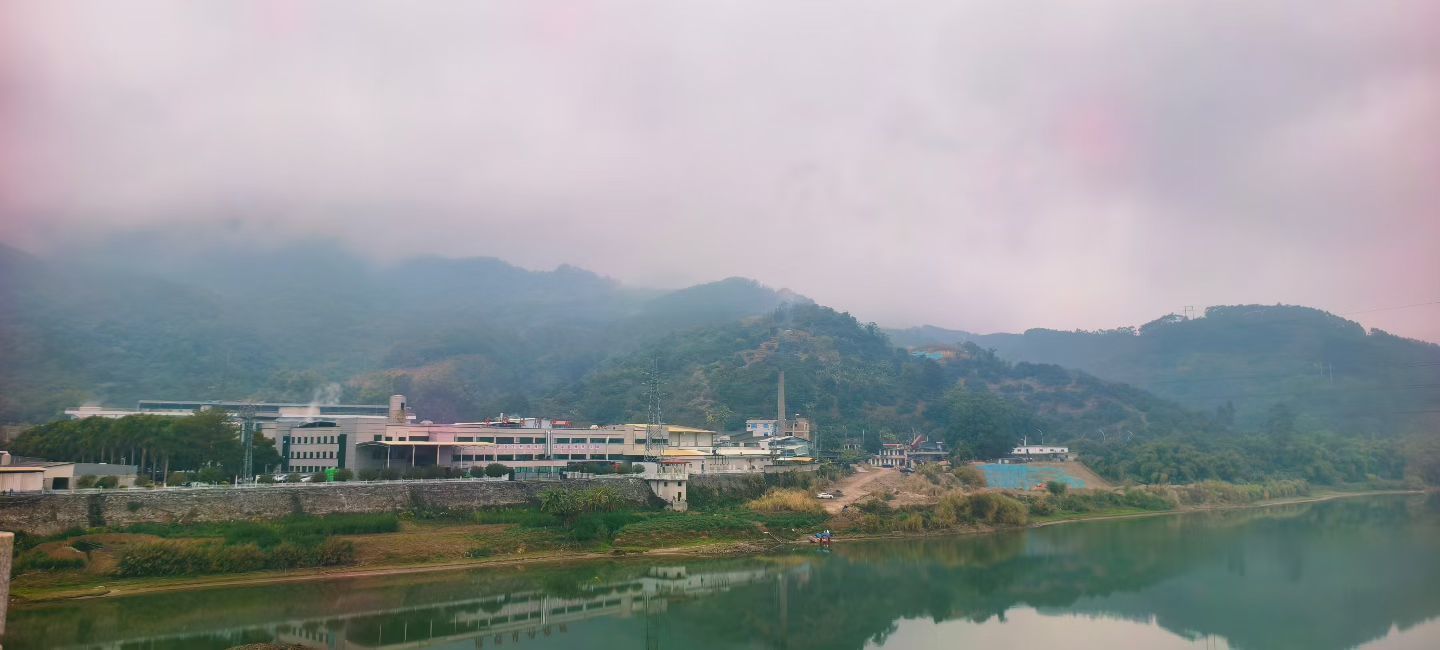 妞妞骑行西双版纳主播图片