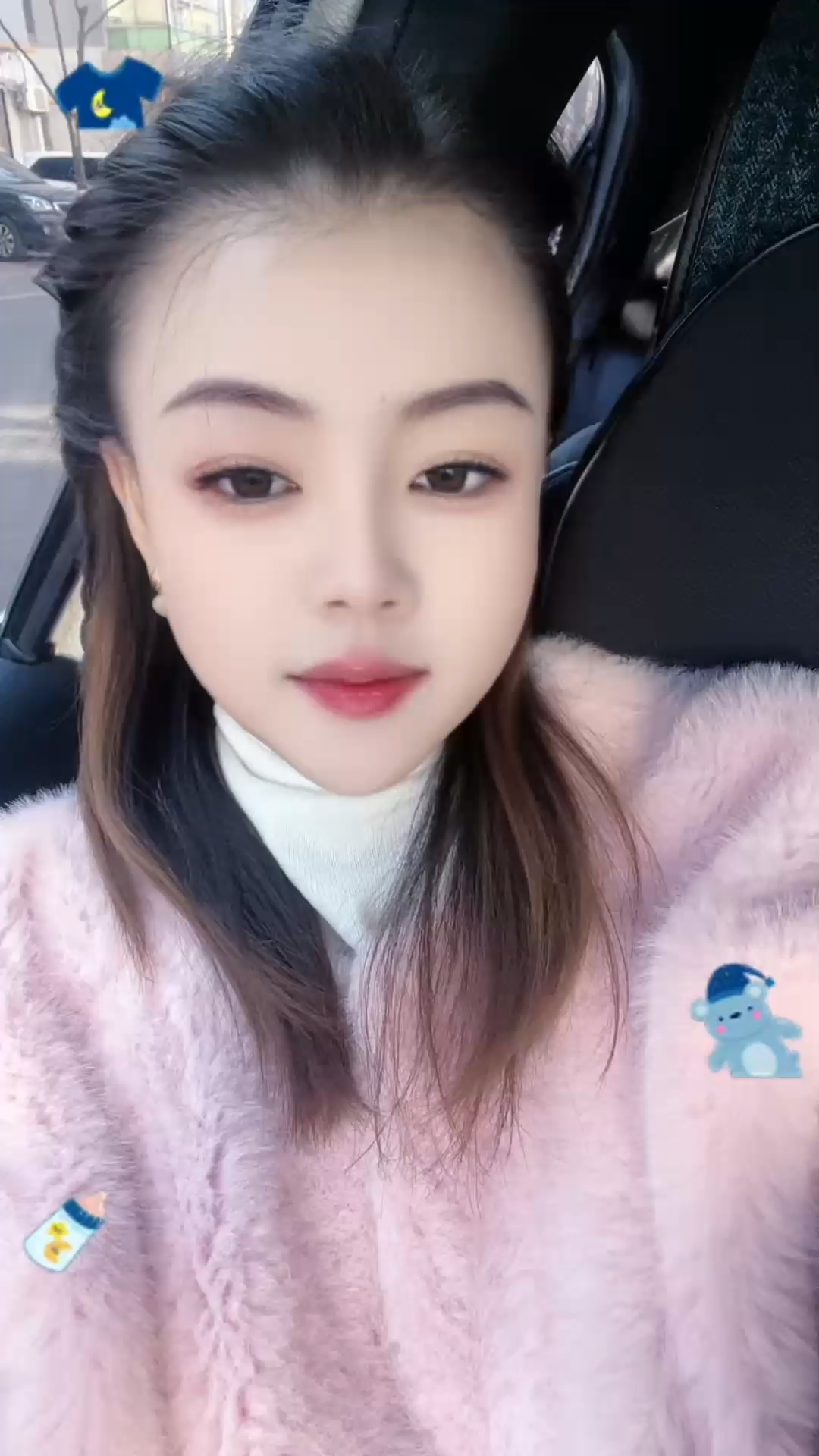 骏马嘶风迎新岁，鸿猷