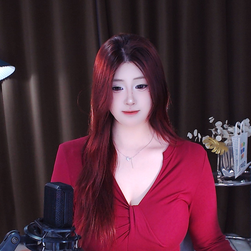 新人芋泥啵啵~的直播间