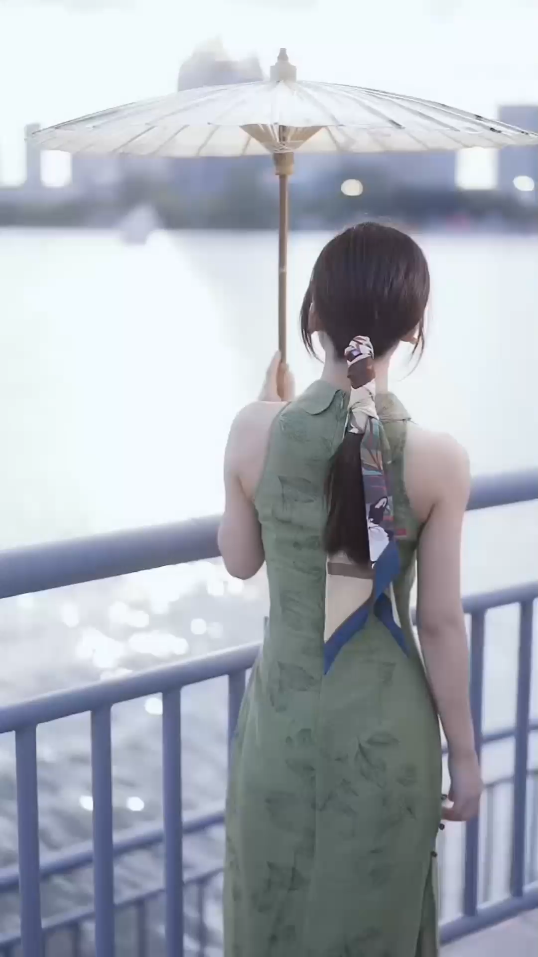 我偏要在薄情的世界里