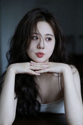 沁馨ღ求百元榜主播照片