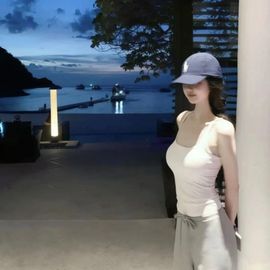 洛洛💦蹲苏坡门的图片