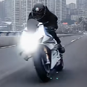 @江小白@?。。〉念^像