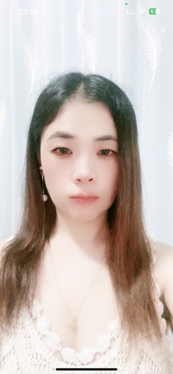 月月好迷茫无助的图片