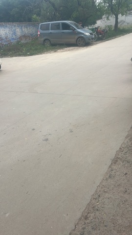 月月好迷茫无助的图片
