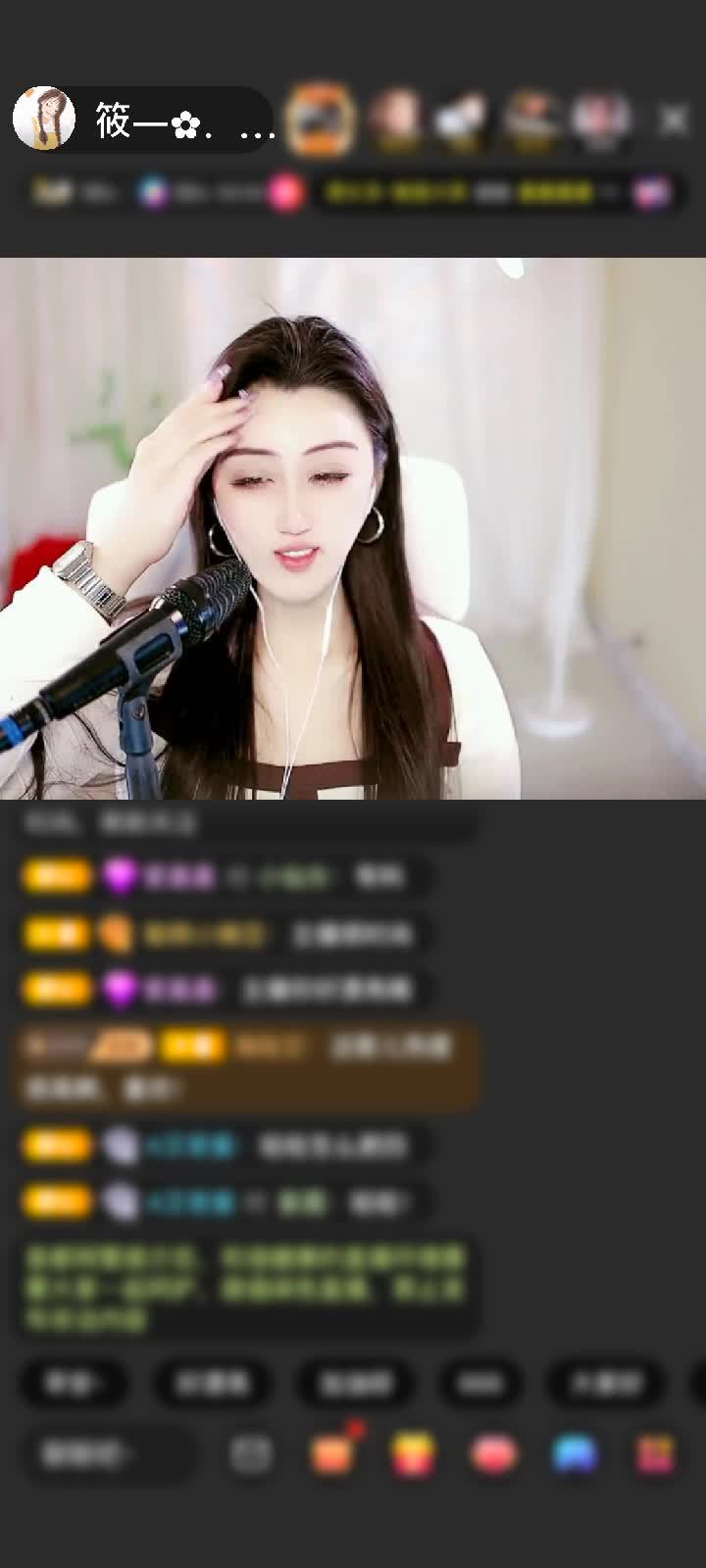 感谢一手云一手风赠送绮梦霓裳1个