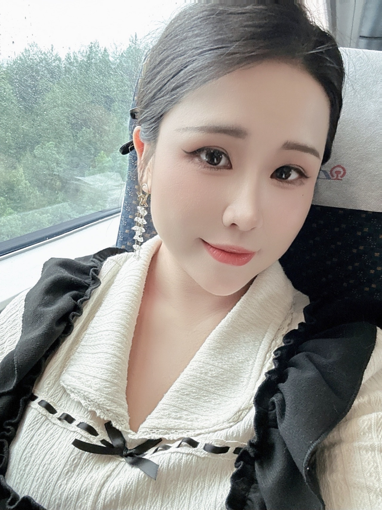 茶茶幸运星主播图片