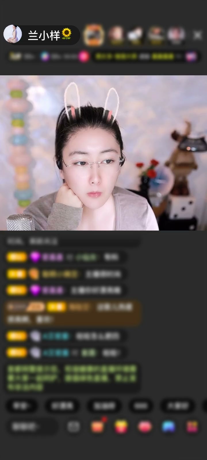 他说：吊毛要饿死了  喂口