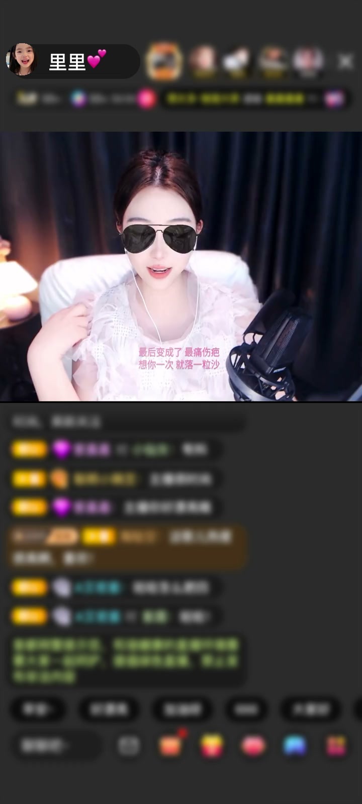 天呐，刚看到这个金闪闪的大狮子直接把我眼睛亮瞎啦！愿这束金光护你我岁岁安然💕💕💕