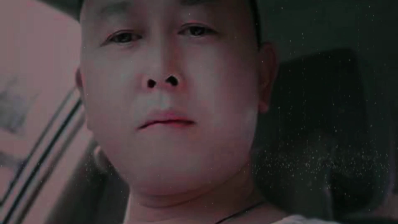 清晨的光，落在老旧的