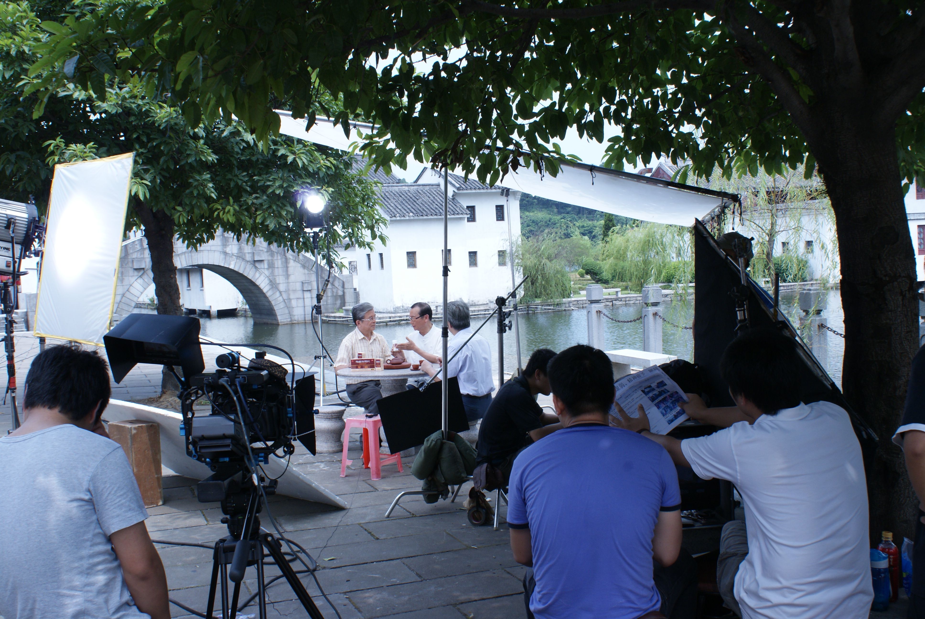 紫水晶广告的主播照片