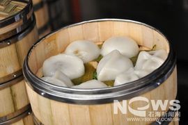 吃狐妖的小鹰主播照片