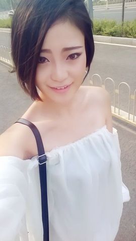 日韩高冷丶黛妮主播照片