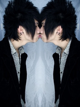 哇家庭煮男主播照片