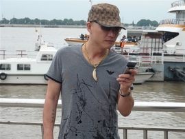 原创歌手张祥洪主播照片