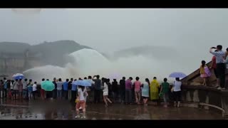 小浪底调水调沙 场面震撼引人关注