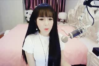 萌妞水晶娃娃深情秀唱《女儿情》