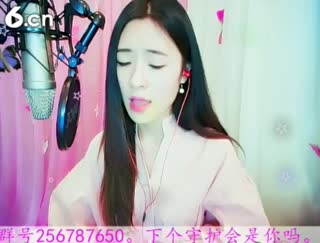 六间房呆萌女主播田儿、很用心歌唱互动直播中