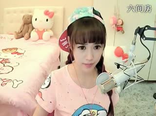 六间房性感主播啃德鸡，真的不是柳岩 互动直播中