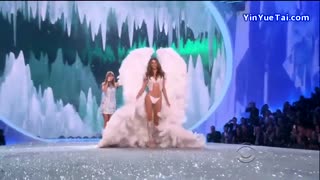 Taylor Swift - I Knew You Were Trouble (The Victoria_‘s Secret Fashion Show 2013) 现场版