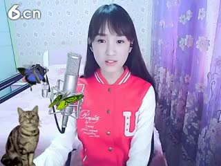 六间房美女主播╰♥小鹿乱撞？ 直播间视频
