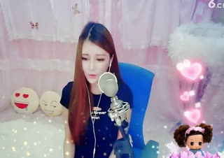 一首《孤单背景》~温馨爱侣步过