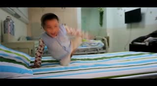 截肢男孩演绎催泪版《小苹果》