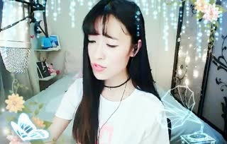 深情演唱《红豆》 听出了孤独的味道