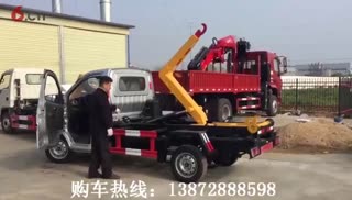 我们小区的垃圾都是用这种勾臂垃圾车转运的，大家快来看看