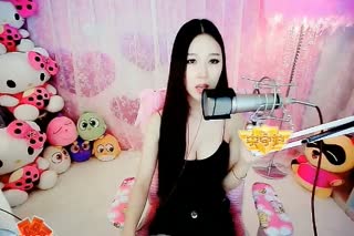 忍不住化身一条固执的鱼~沉《默》地沉没在深海里