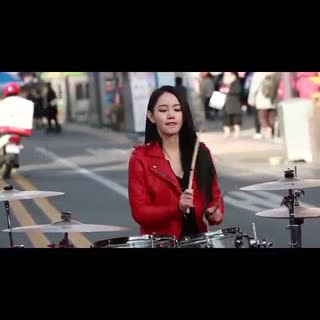 架子鼓美女