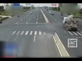 监拍宝马和奔腾国道上斗车 司机双双蹲班房