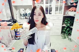 美女主播为你来一曲粤语