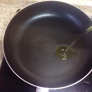 直播吃饭秀咖喱鸡肉饭