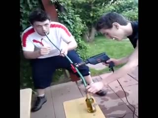 我有特殊的喝啤酒技巧