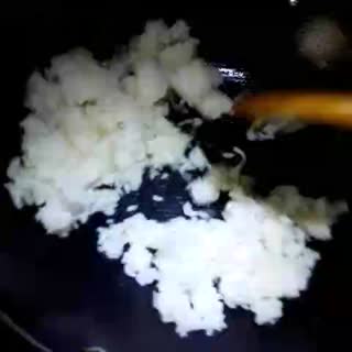 西兰花酱油炒饭