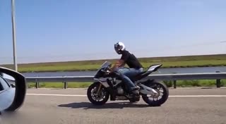 雅马哈 R1M VS 尼桑 GTR R35