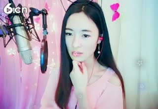 六间房甜美女主播田儿、很用心歌唱
