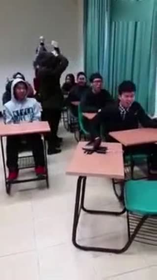 骚年，你们太会玩了，班主任知道吗？