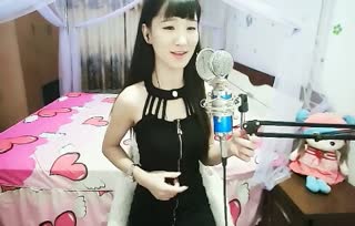 美女用一首《爱要逃》 表达对爱的态度！