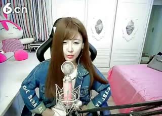 六间房美女主播久美。秀场直播