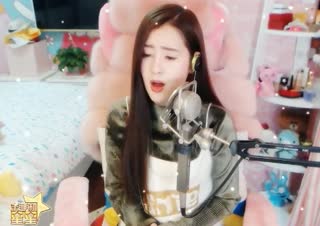 人倚窗，月满西楼