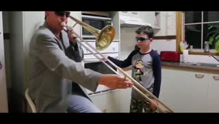  青出于蓝啊！爆笑高冷逗比父子的音乐演凑 