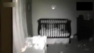 宝宝夜里的诡异行为 肚子都笑抽筋了