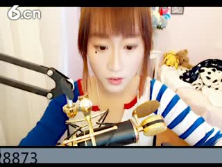 六间房最红美女主播爱唱歌的小二彤秀唱直播