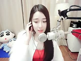 妹子翻唱粤语《月半小夜曲》~好投入~