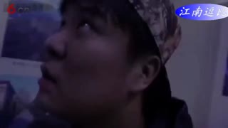 电梯惊魂的一幕，美女竟然做出这种事！