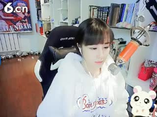 六间房呆萌女主播゛8秒．．・゜♡ 互动直播中